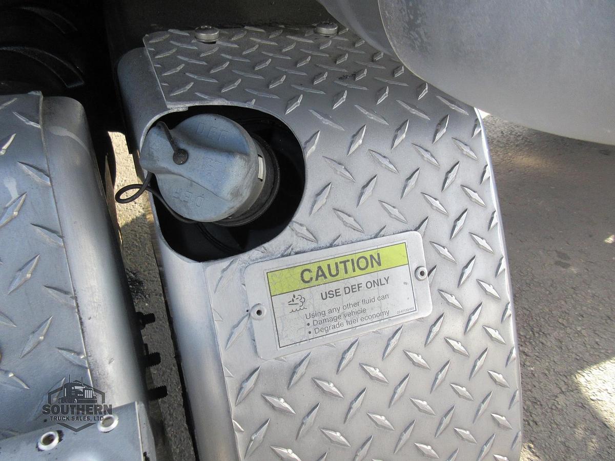 Used 2019 FREIGHTLINER 122SD