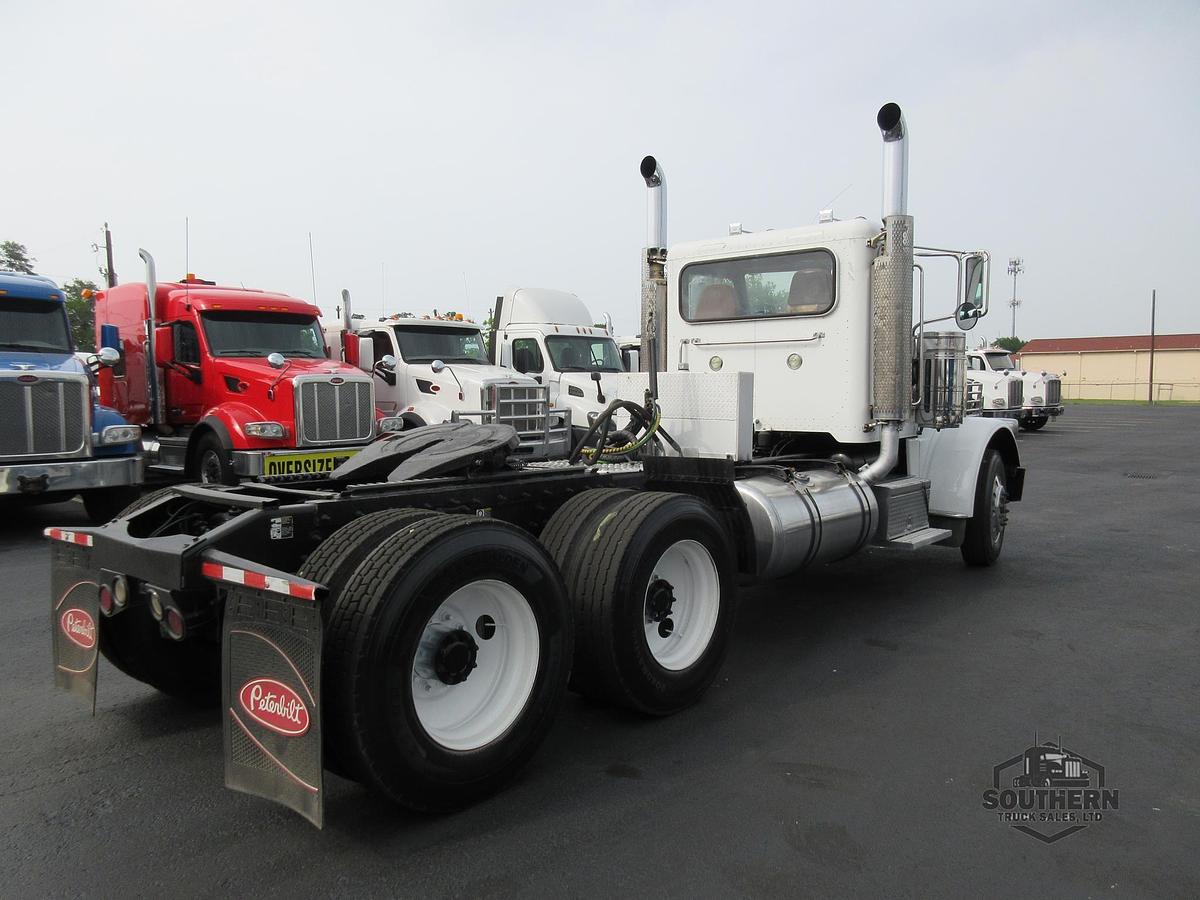 Used 2011 PETERBILT 388