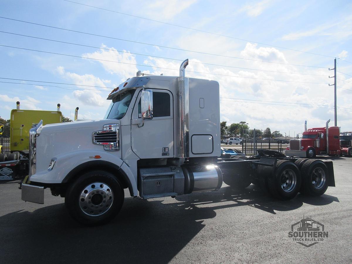 Used 2019 FREIGHTLINER 122SD