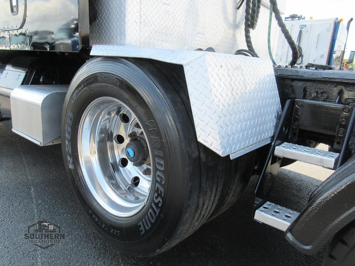 Used 2015 PETERBILT 567