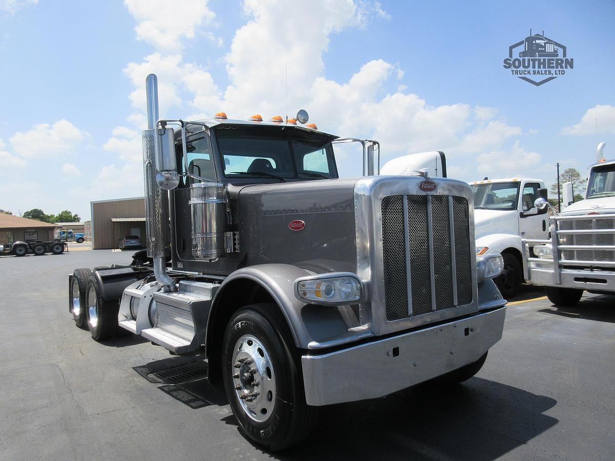 Used 2022 PETERBILT 389