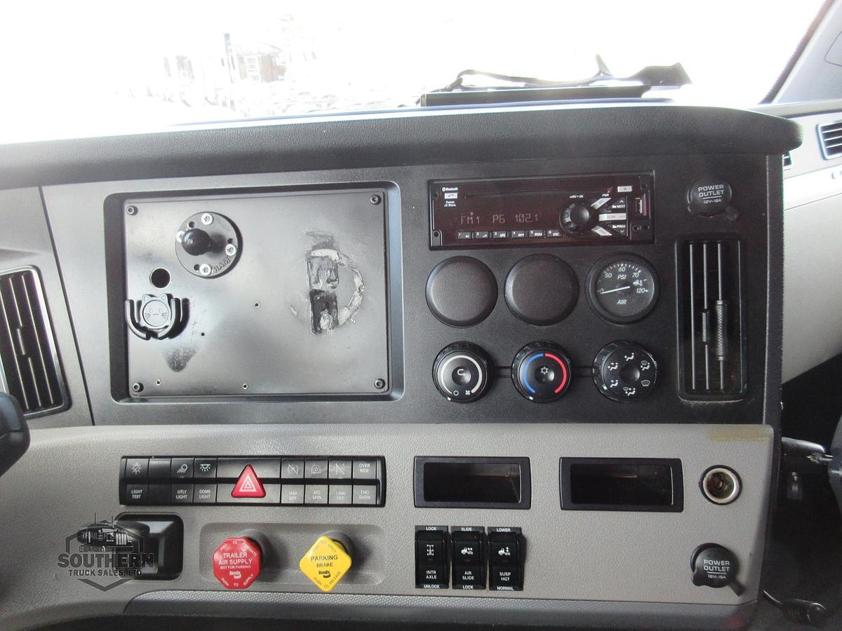 Used 2019 FREIGHTLINER CASCADIA 126