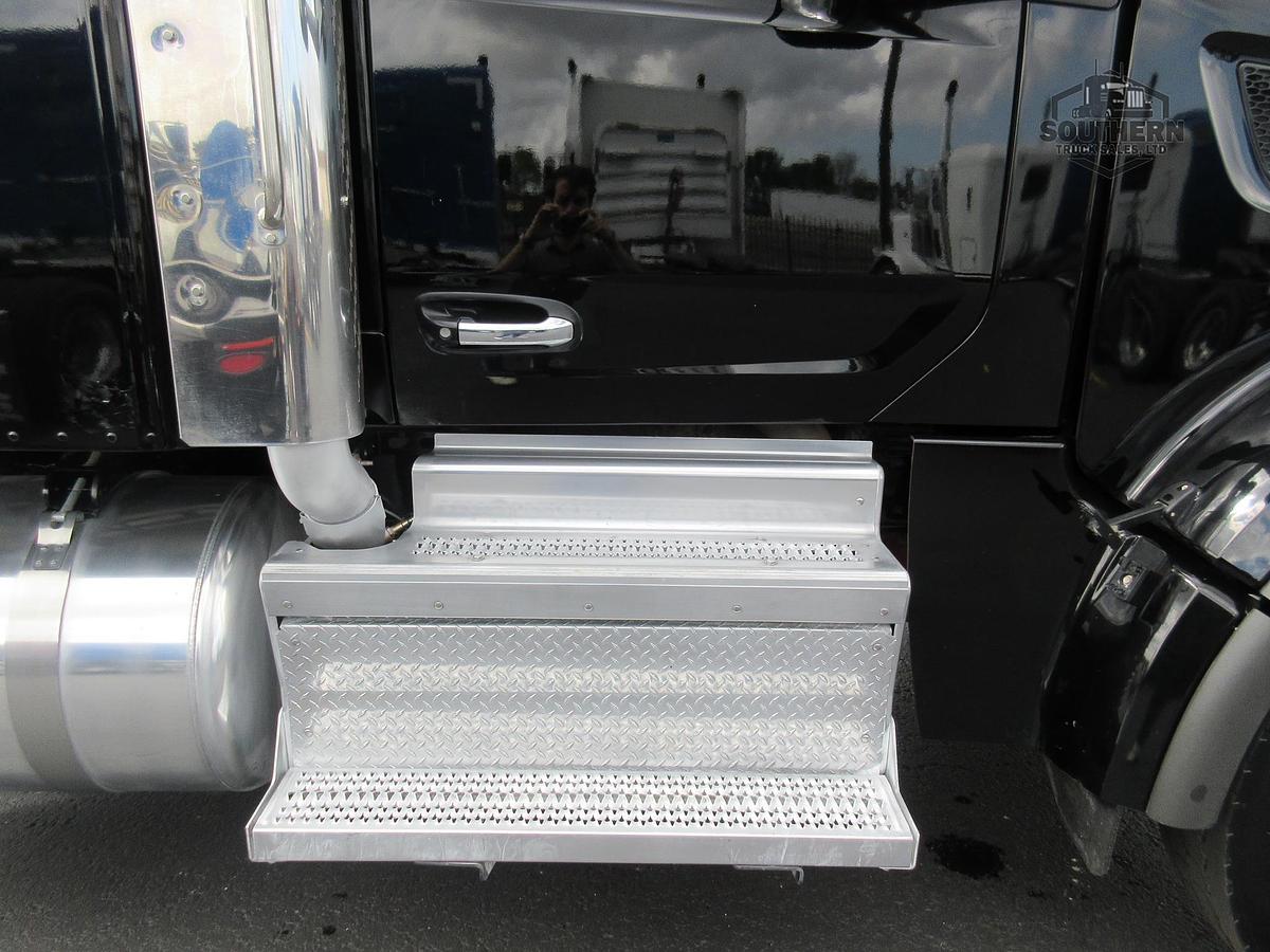 Used 2023 PETERBILT 567