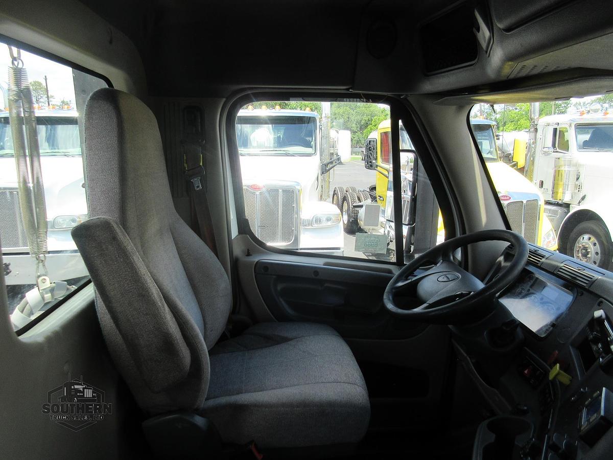 Used 2018 FREIGHTLINER CASCADIA 125