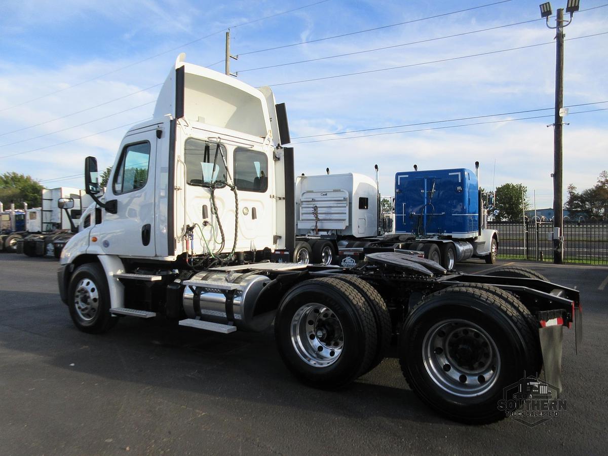 Used 2018 FREIGHTLINER CASCADIA 113