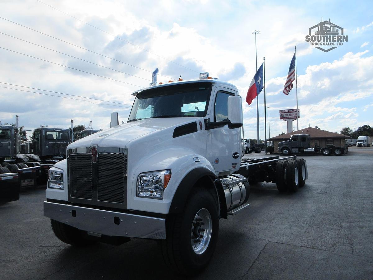 2025 KENWORTH T880