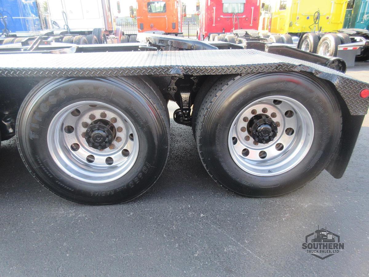 Used 2018 FREIGHTLINER 122SD