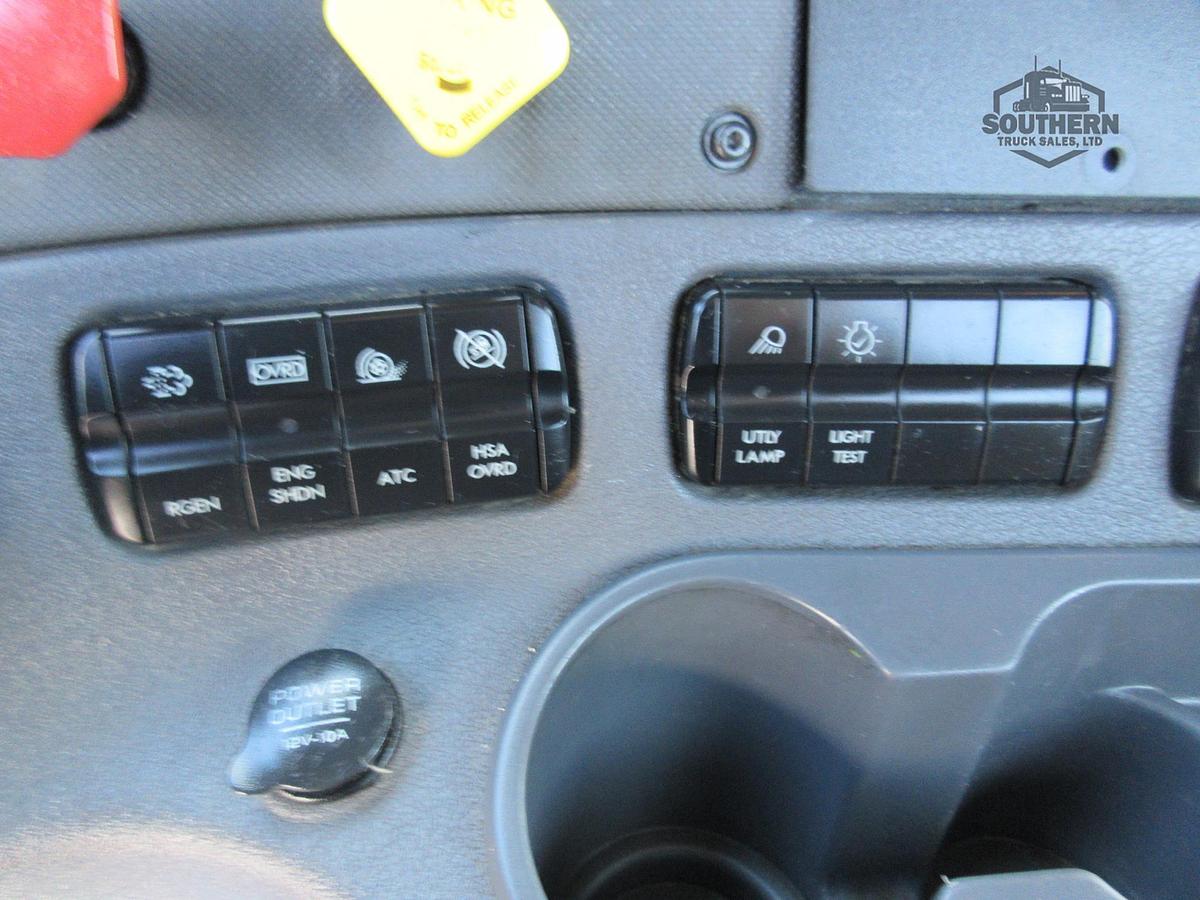 Used 2018 FREIGHTLINER CASCADIA 113