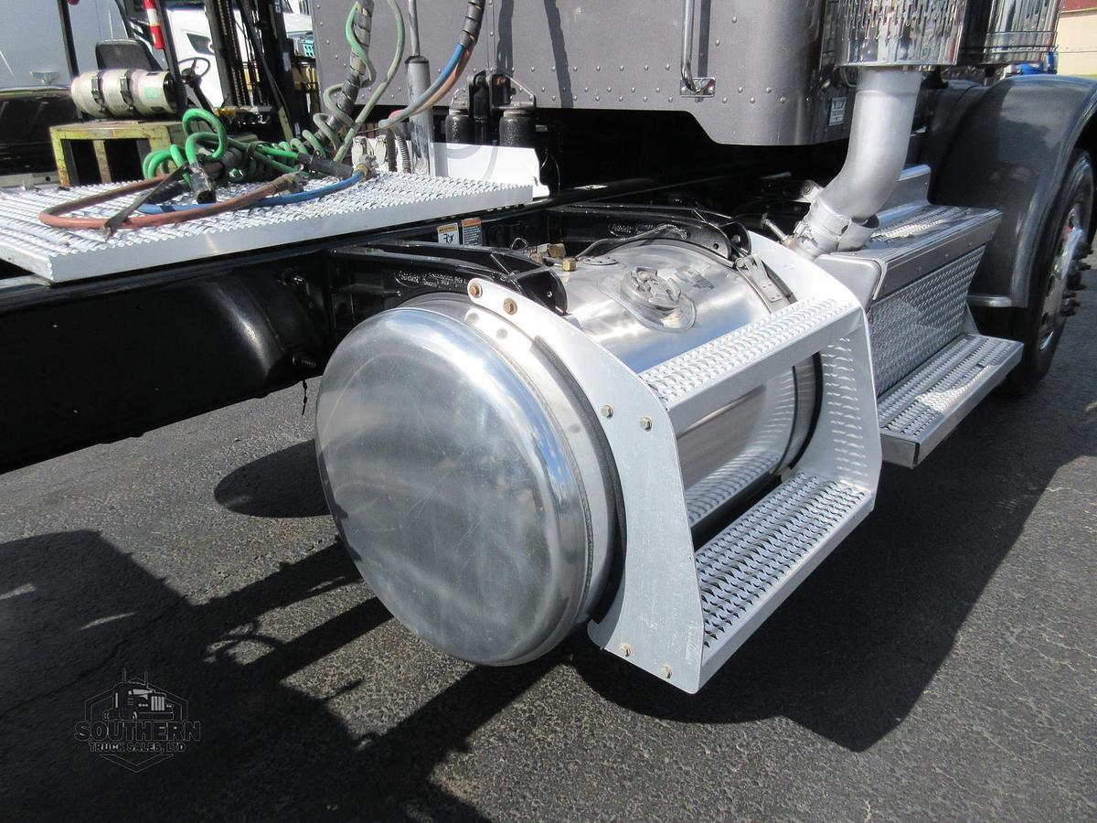 Used 2022 PETERBILT 389