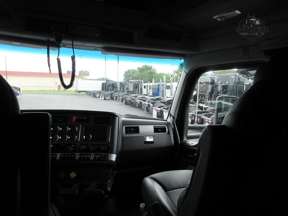 Used 2023 KENWORTH T880