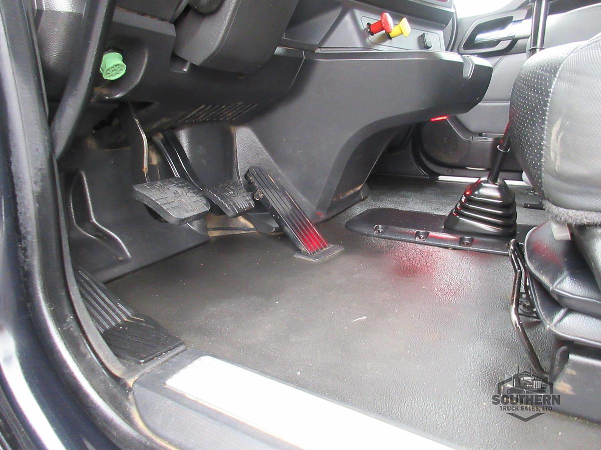 Used 2023 KENWORTH T880