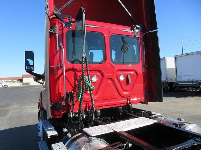 Used 2020 FREIGHTLINER CASCADIA 116
