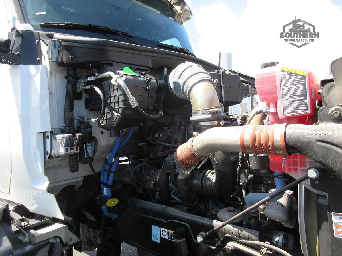 2025 KENWORTH T880