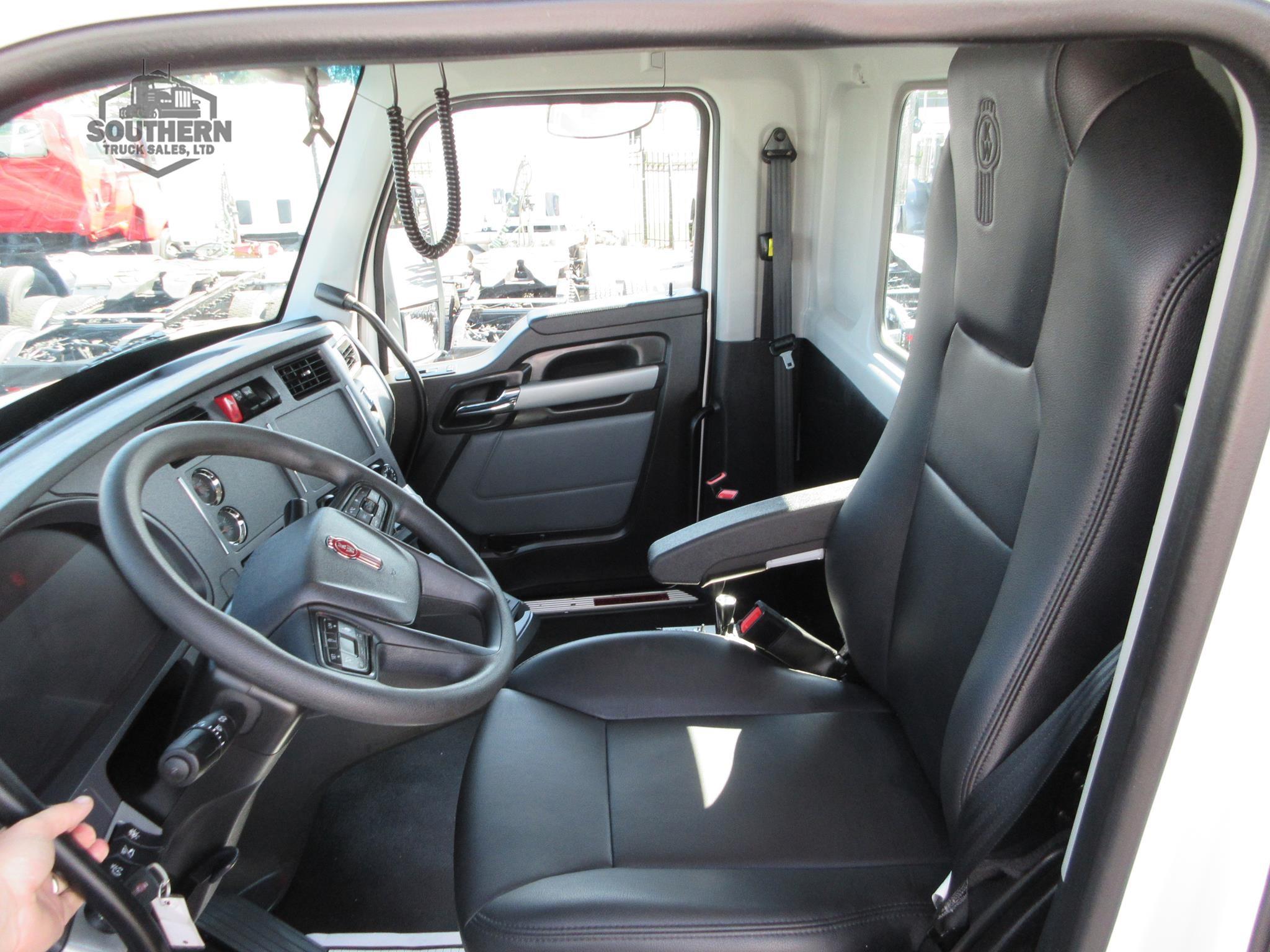 2025 KENWORTH T880