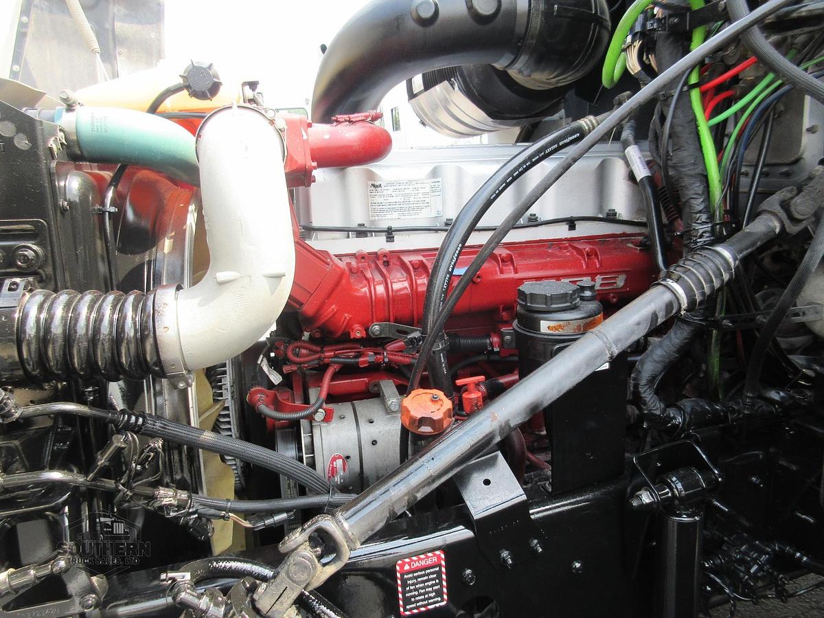 Used 2014 MACK PINNACLE CXU613