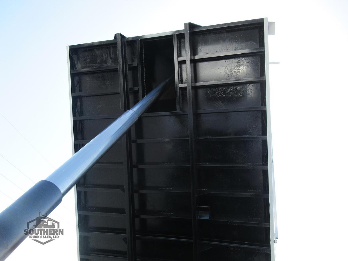 Used 2019 FREIGHTLINER CASCADIA 126