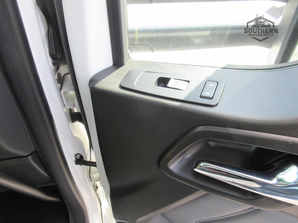2025 KENWORTH T880