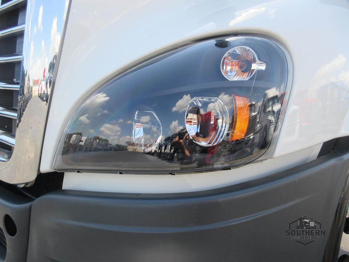 Used 2019 FREIGHTLINER CASCADIA 113