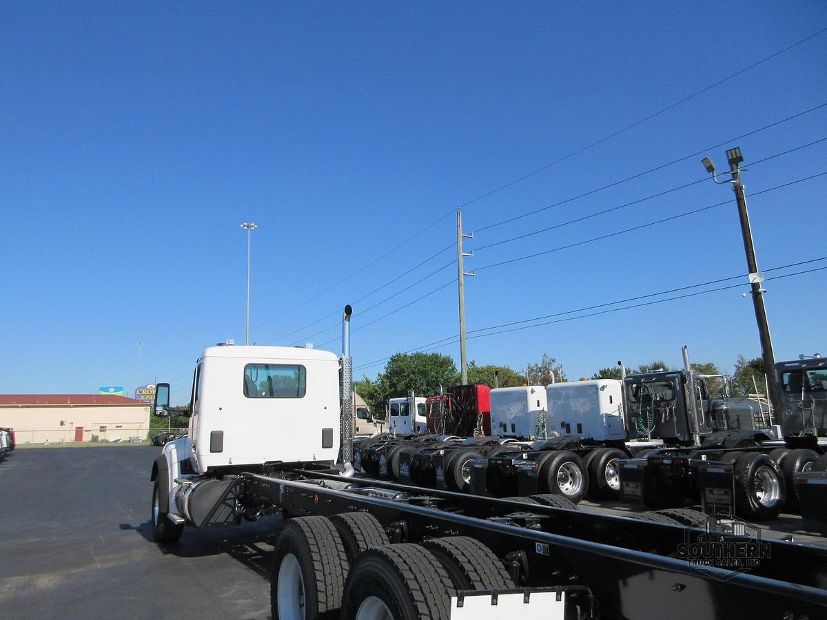 2025 KENWORTH T880