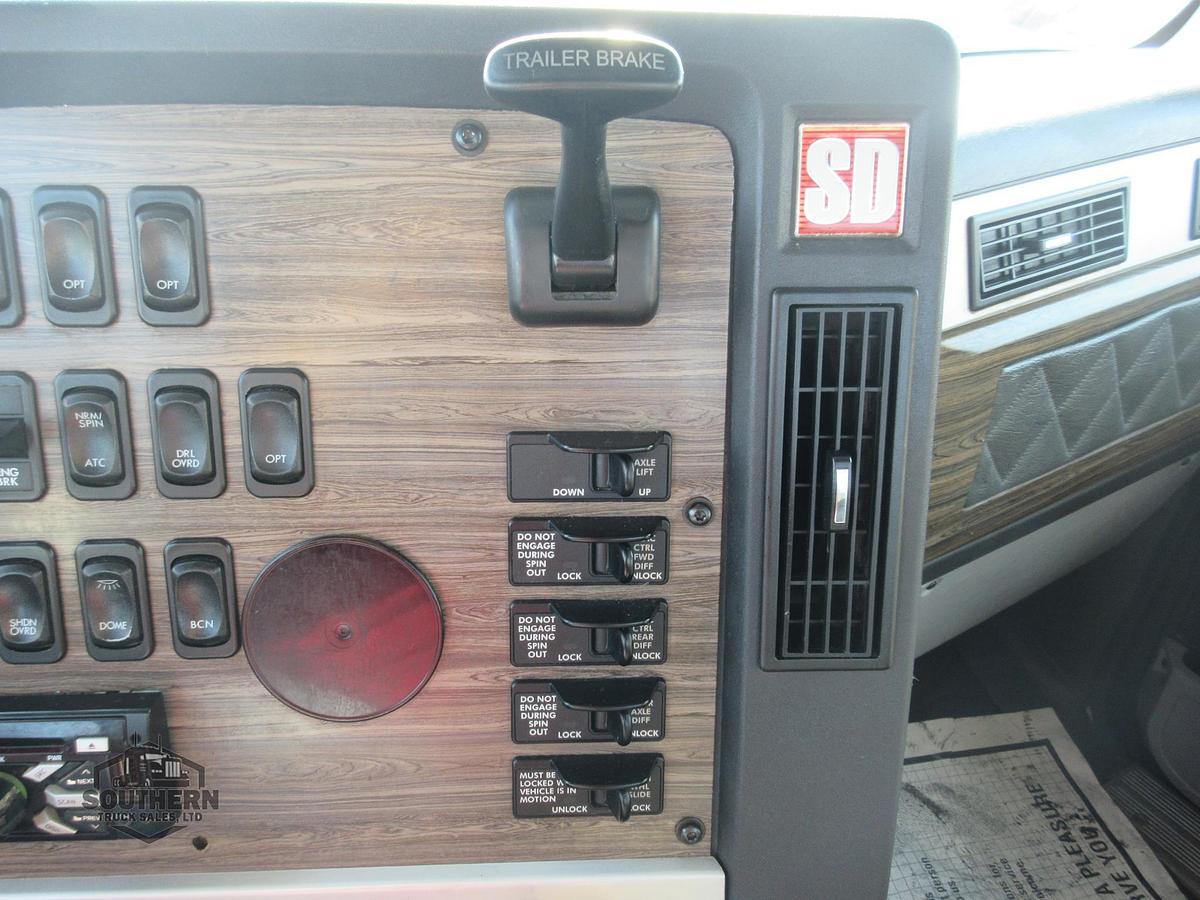 Used 2018 FREIGHTLINER 122SD