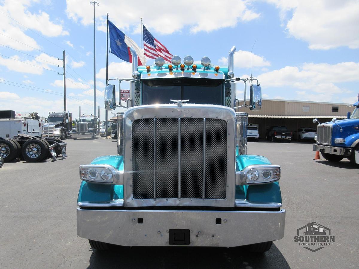 Used 2022 PETERBILT 389
