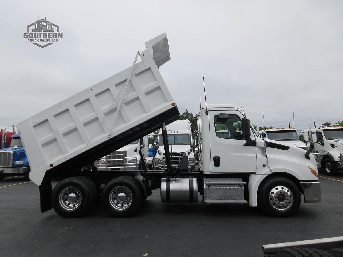 Used 2019 FREIGHTLINER CASCADIA 126