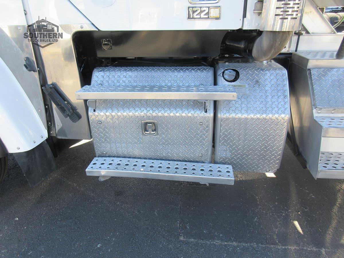 Used 2019 FREIGHTLINER 122SD