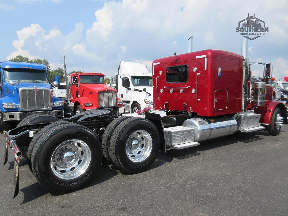 Used 2021 PETERBILT 389