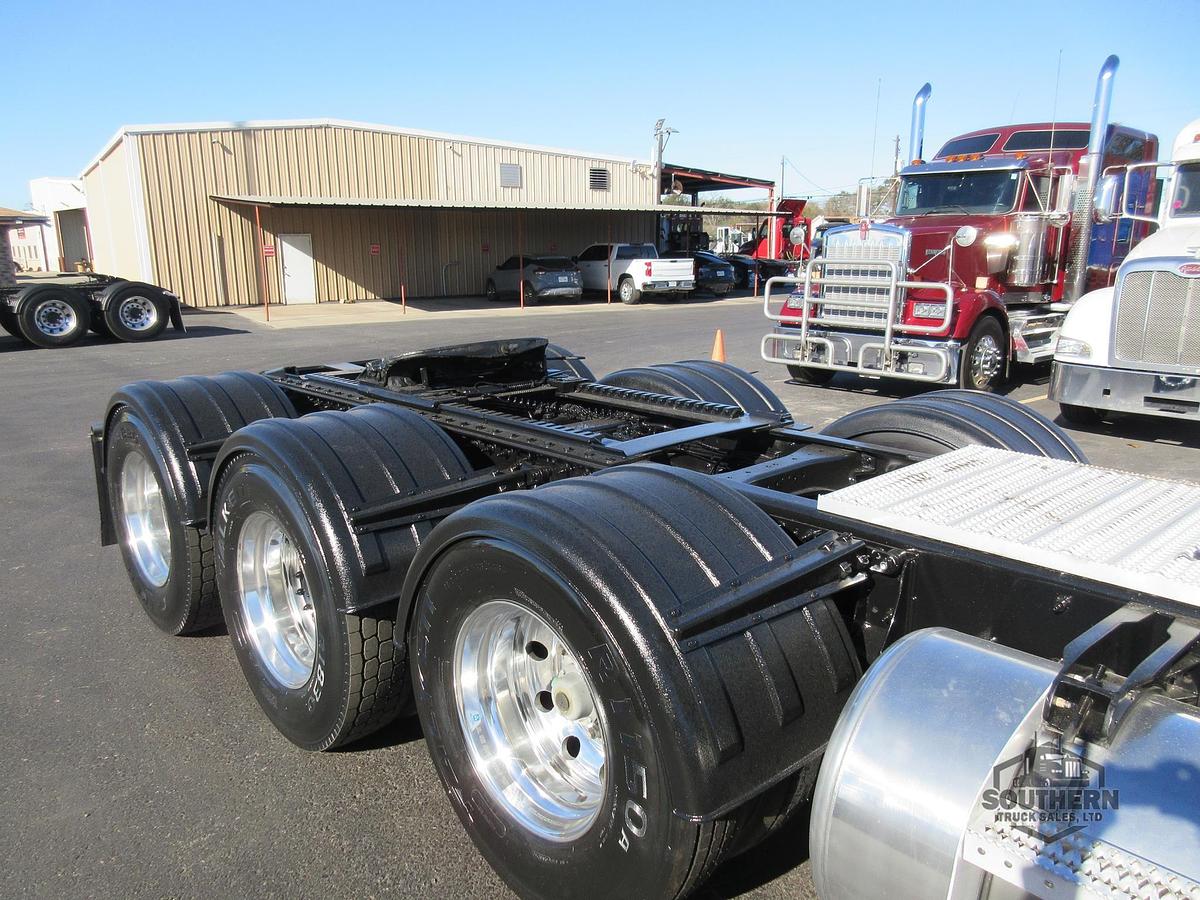 Used 2020 PETERBILT 567