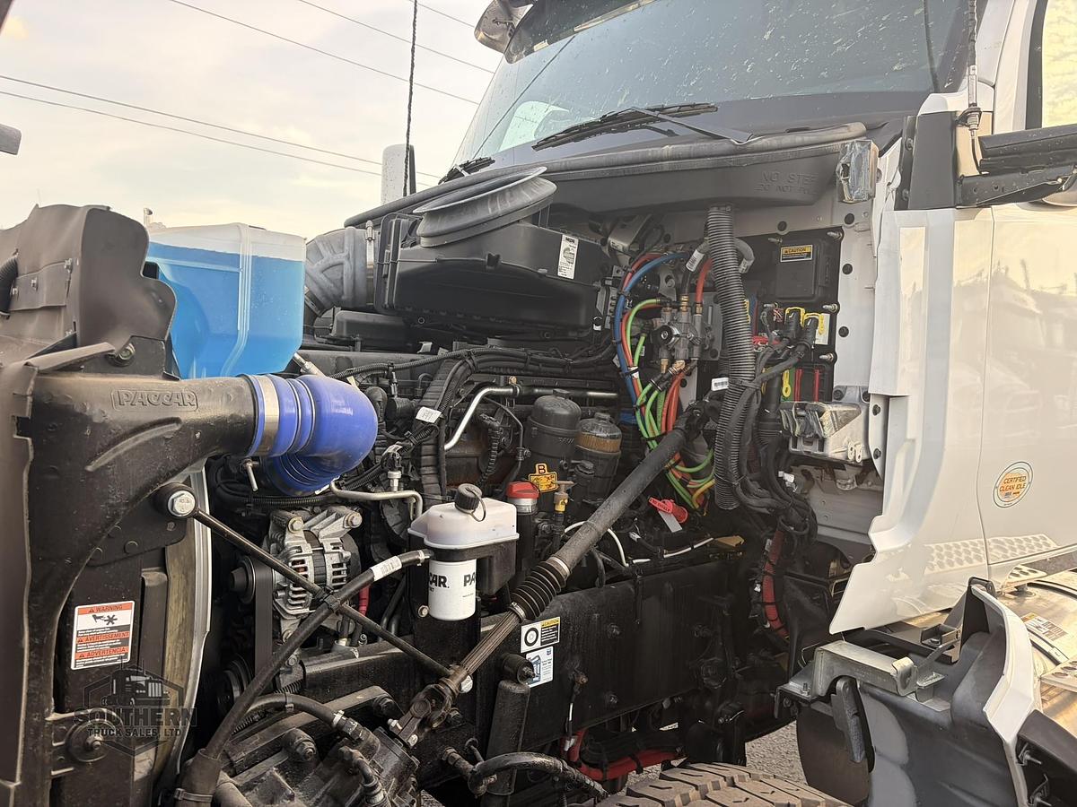 2025 KENWORTH T880