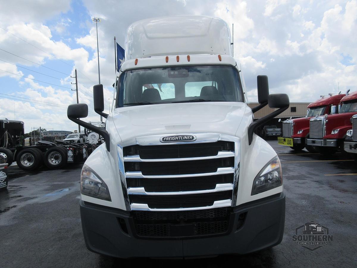 Used 2021 FREIGHTLINER CASCADIA 116