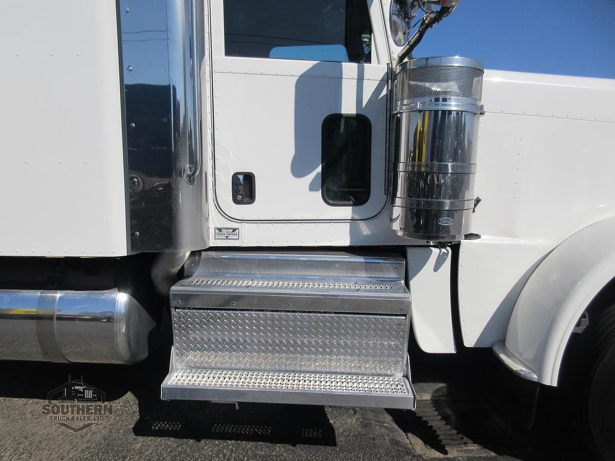 Used 2018 PETERBILT 389