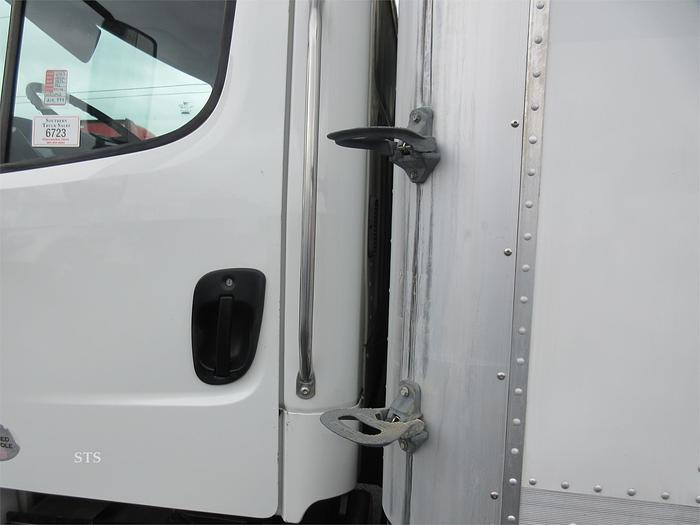 Used 2016 FREIGHTLINER BUSINESS CLASS M2 106