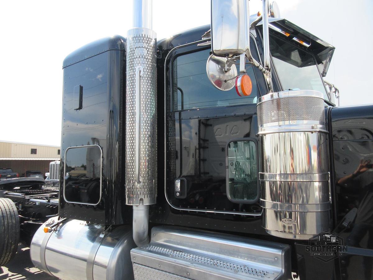 Used 2024 PETERBILT 389