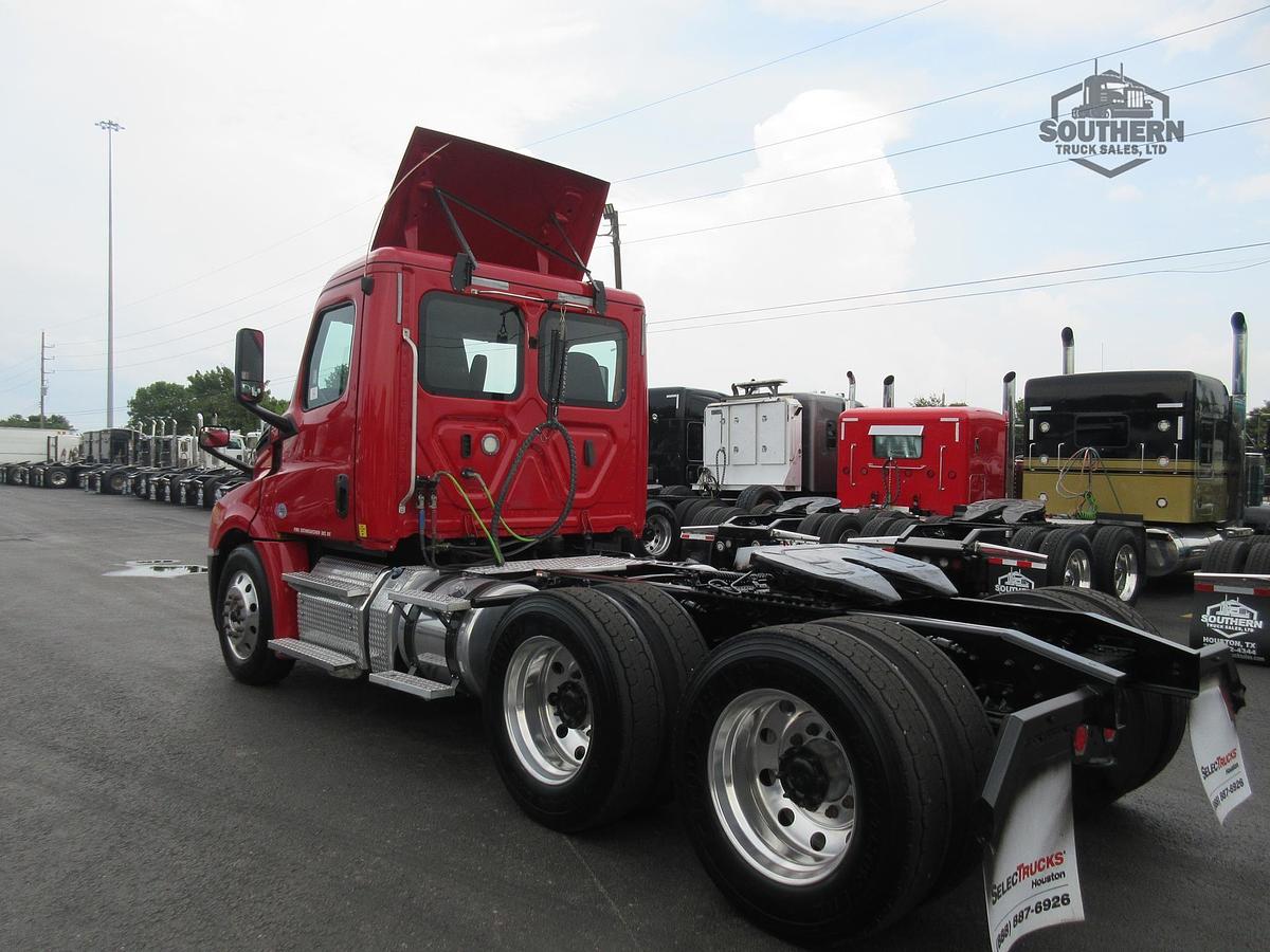 Used 2019 FREIGHTLINER CASCADIA 126