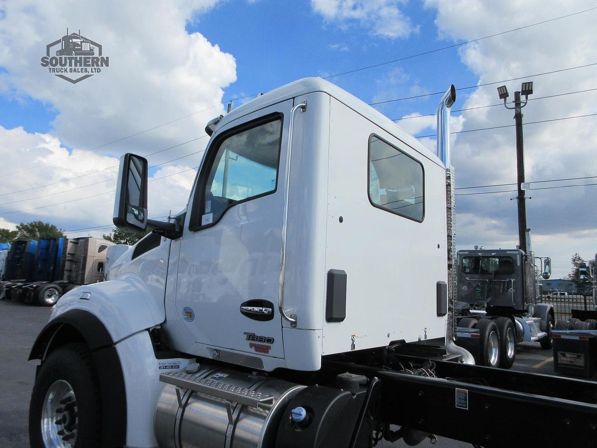 2025 KENWORTH T880
