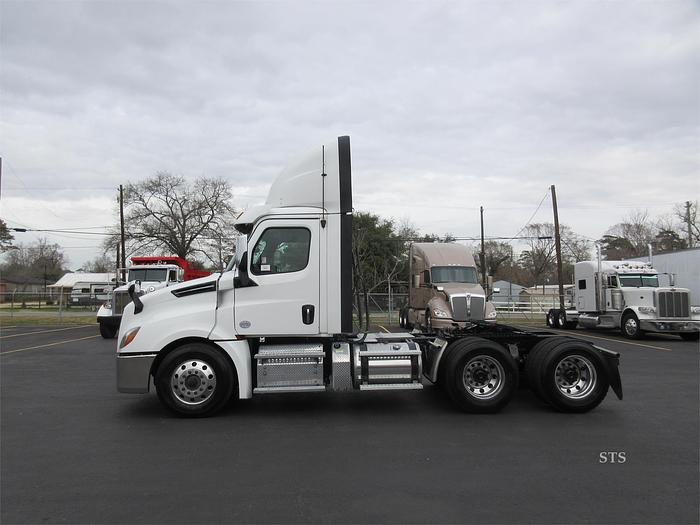 Used 2019 FREIGHTLINER CASCADIA 126