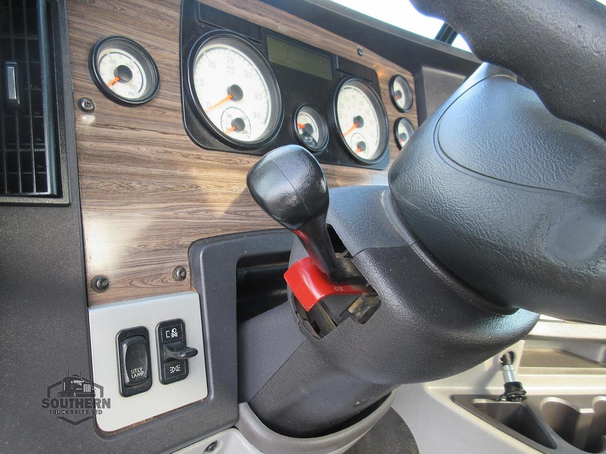 Used 2019 FREIGHTLINER 122SD