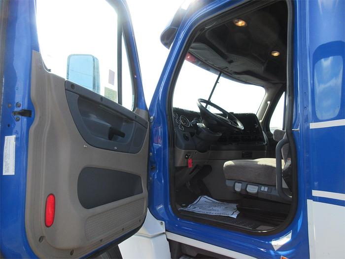 Used 2017 FREIGHTLINER CASCADIA 125