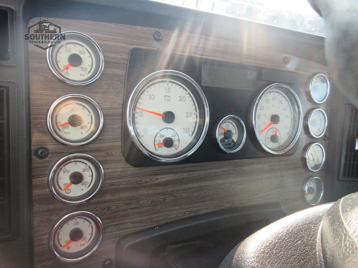 Used 2018 FREIGHTLINER 122SD