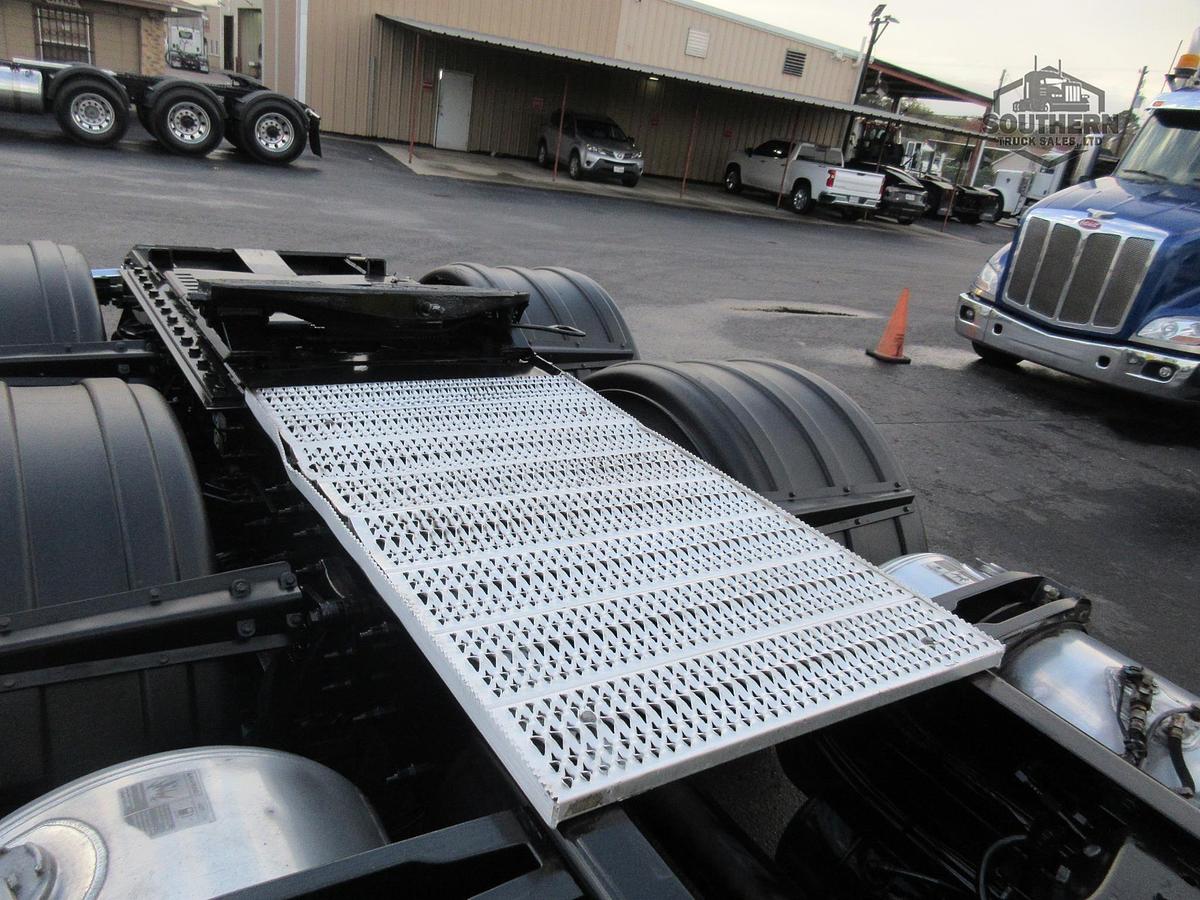 Used 2020 PETERBILT 567