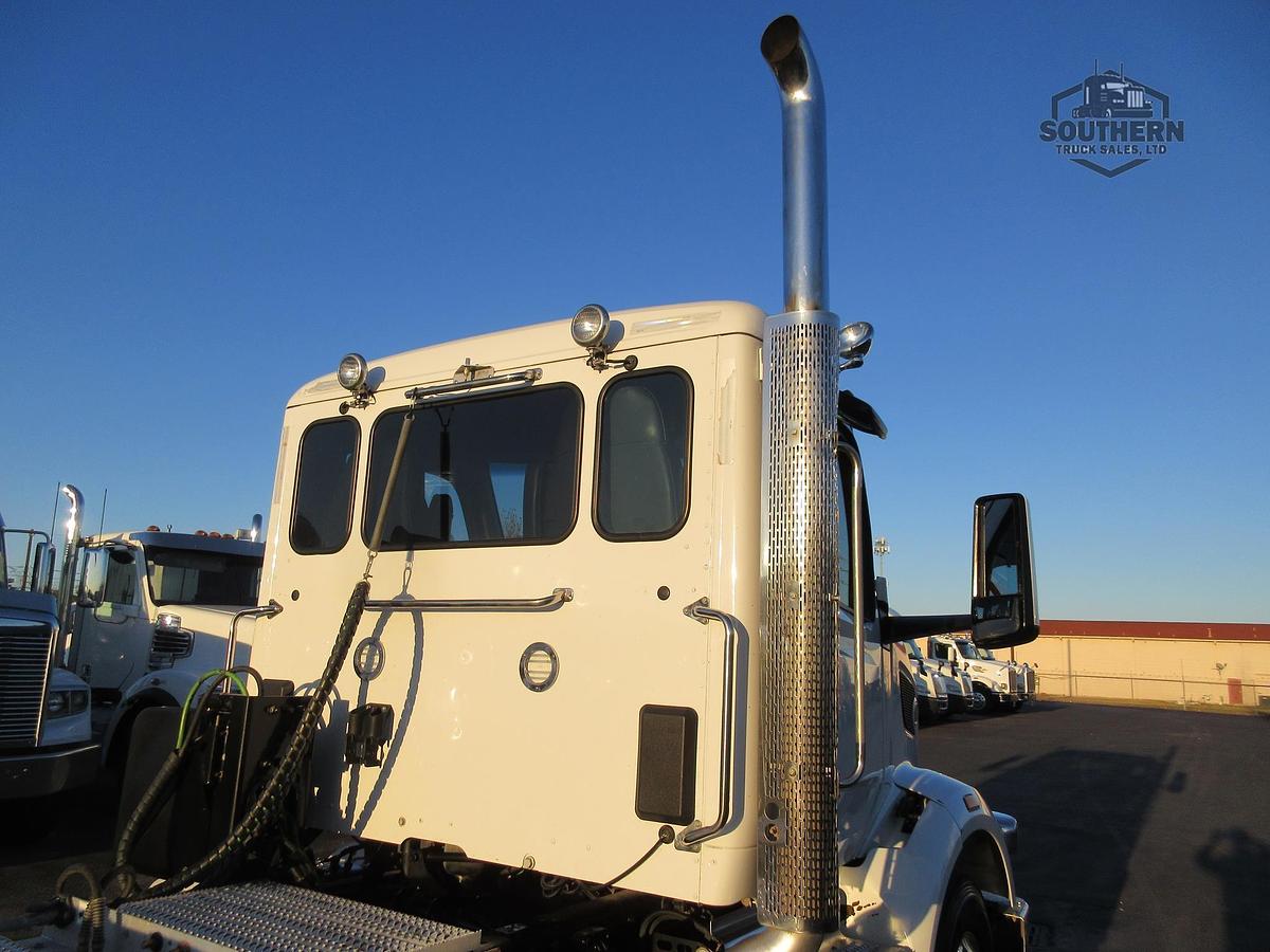 Used 2022 PETERBILT 567