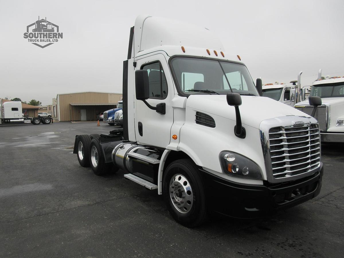 Used 2018 FREIGHTLINER CASCADIA 113