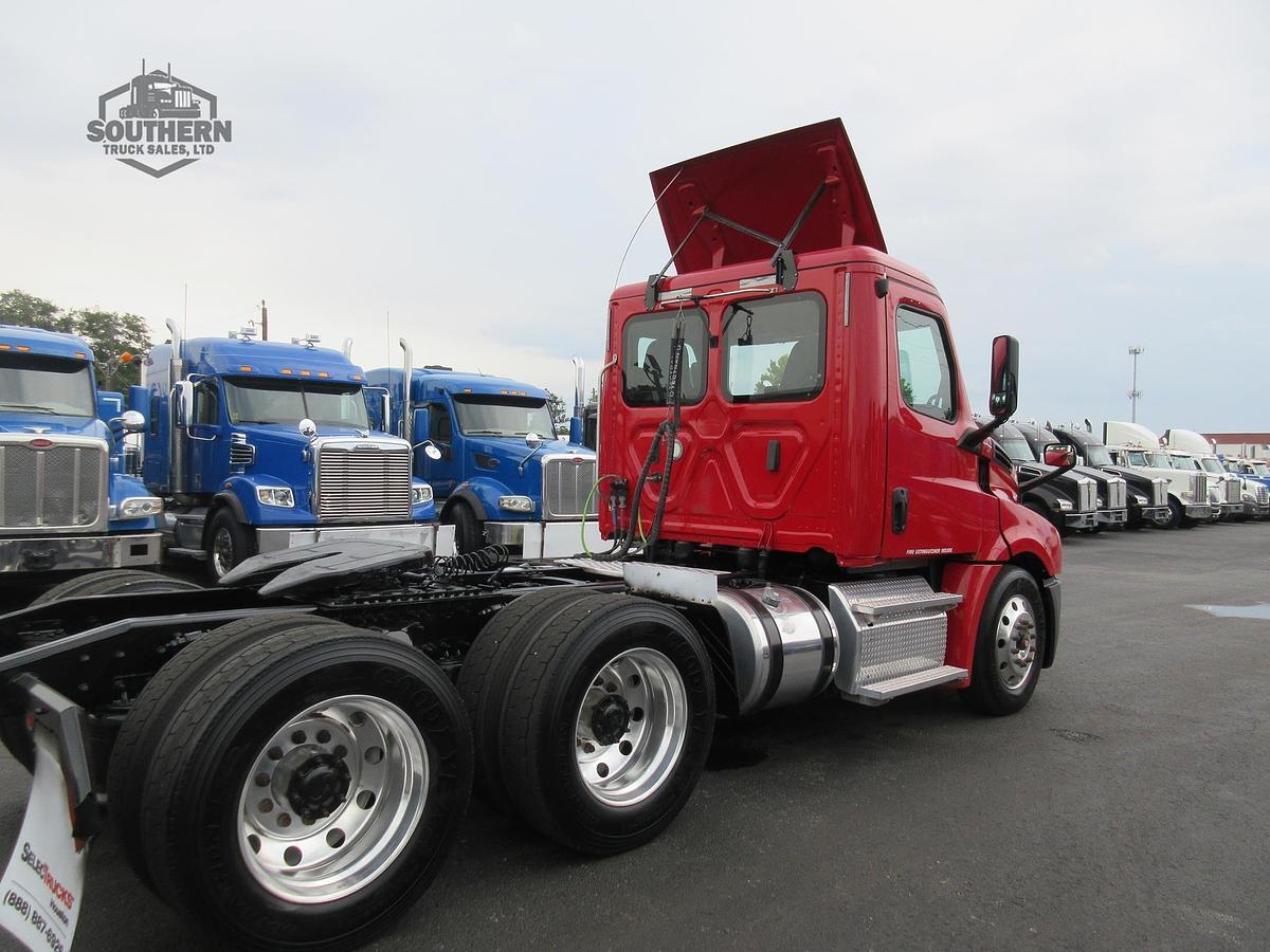Used 2019 FREIGHTLINER CASCADIA 126