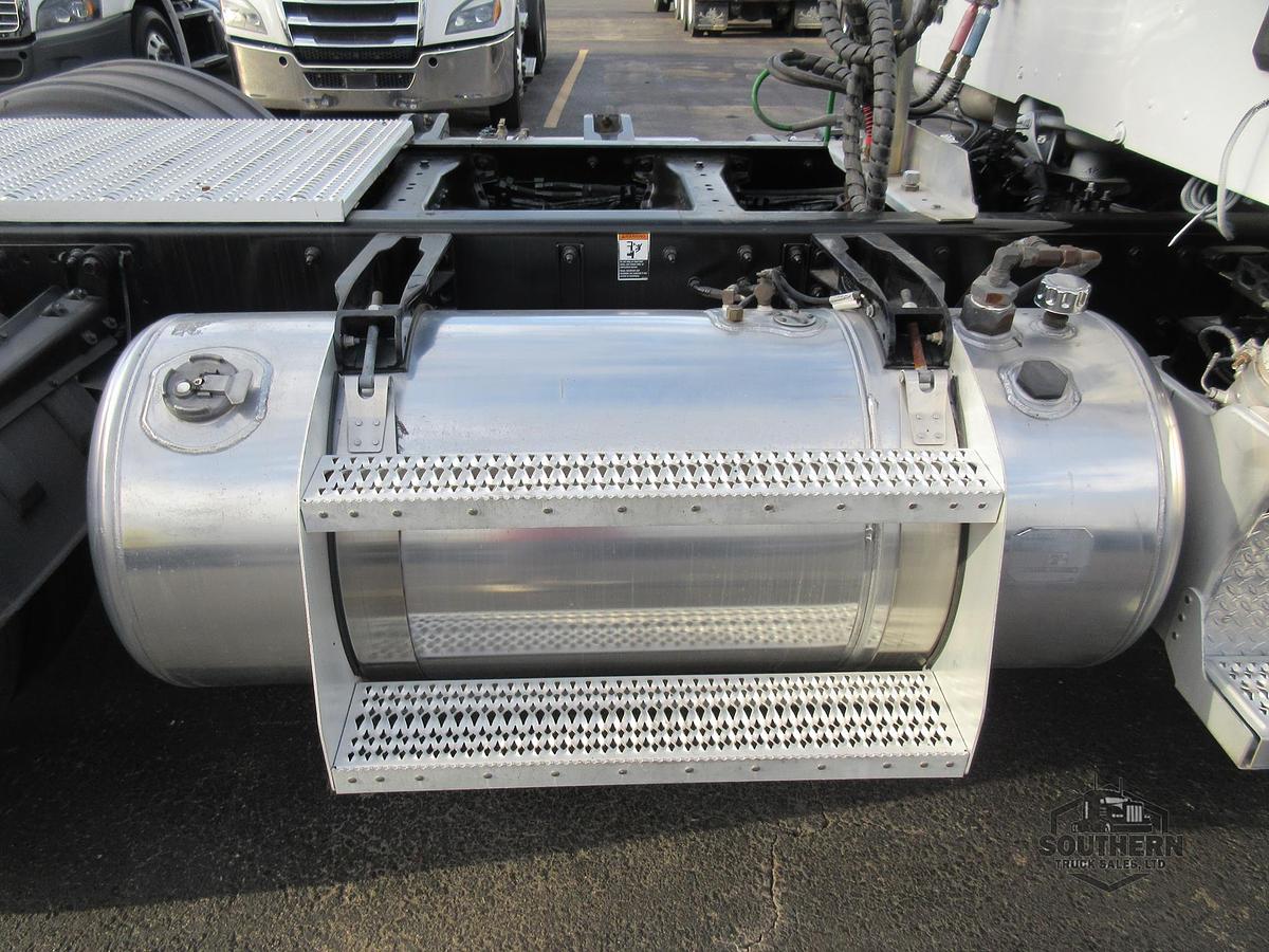 Used 2020 PETERBILT 567