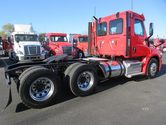Used 2018 FREIGHTLINER CASCADIA 126