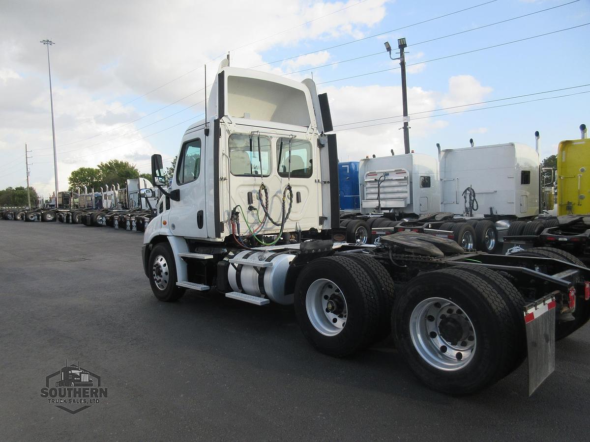 Used 2018 FREIGHTLINER CASCADIA 113