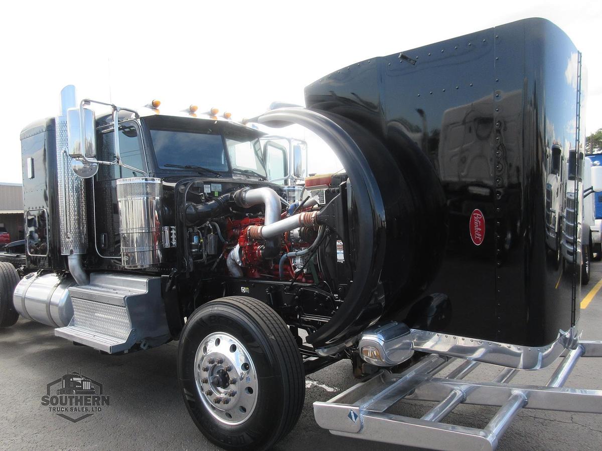 Used 2023 PETERBILT 389