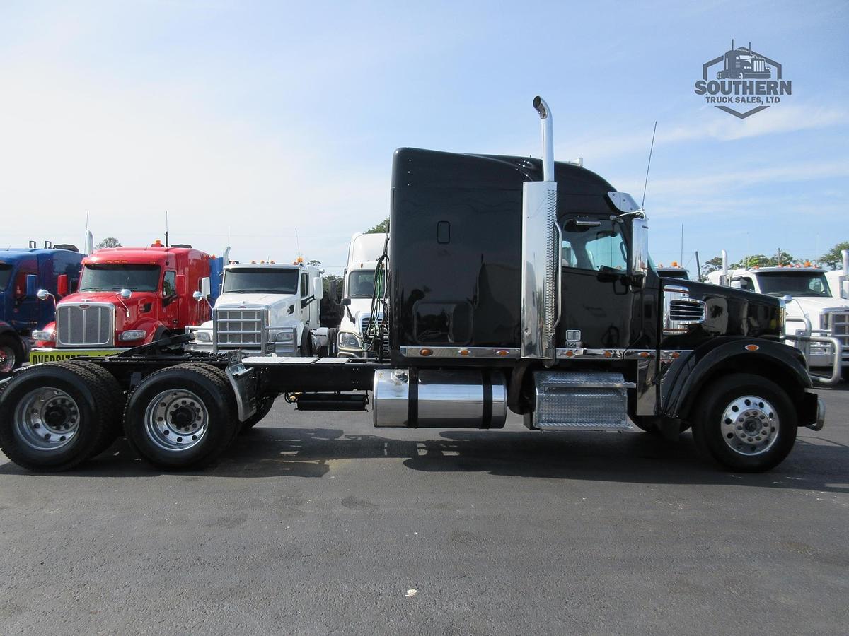 Used 2023 FREIGHTLINER CORONADO 122 SD