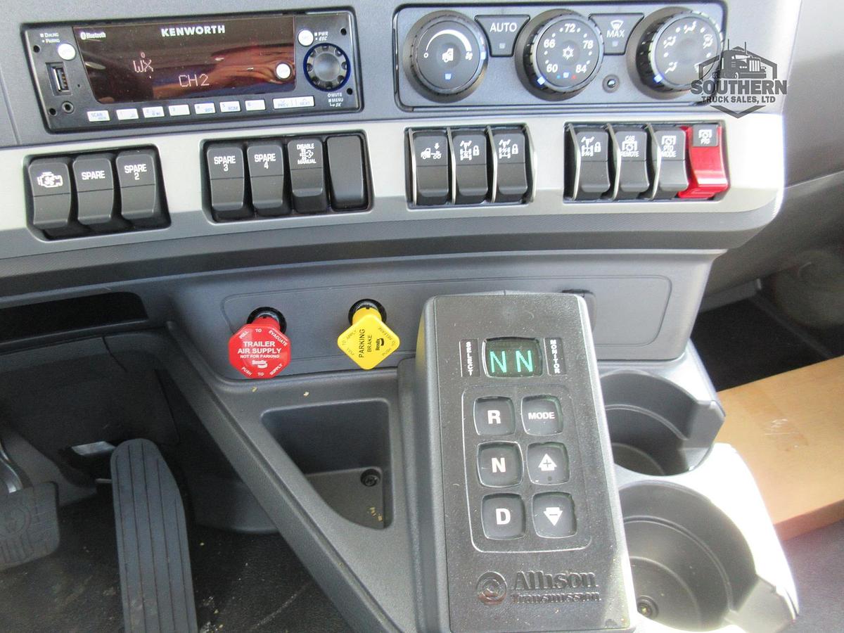 2025 KENWORTH T880